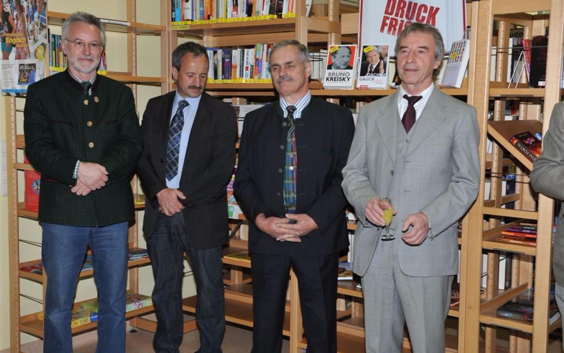 40 Jahre Bibliothek Kirchberg an der Pielach - 2012, Ehrengäste v.l.n.r.: GGR Gerhard Hackner, Vbgm Franz Singer, Bgm. ÖkRat Anton Gonaus, Pfarrer August Blazic