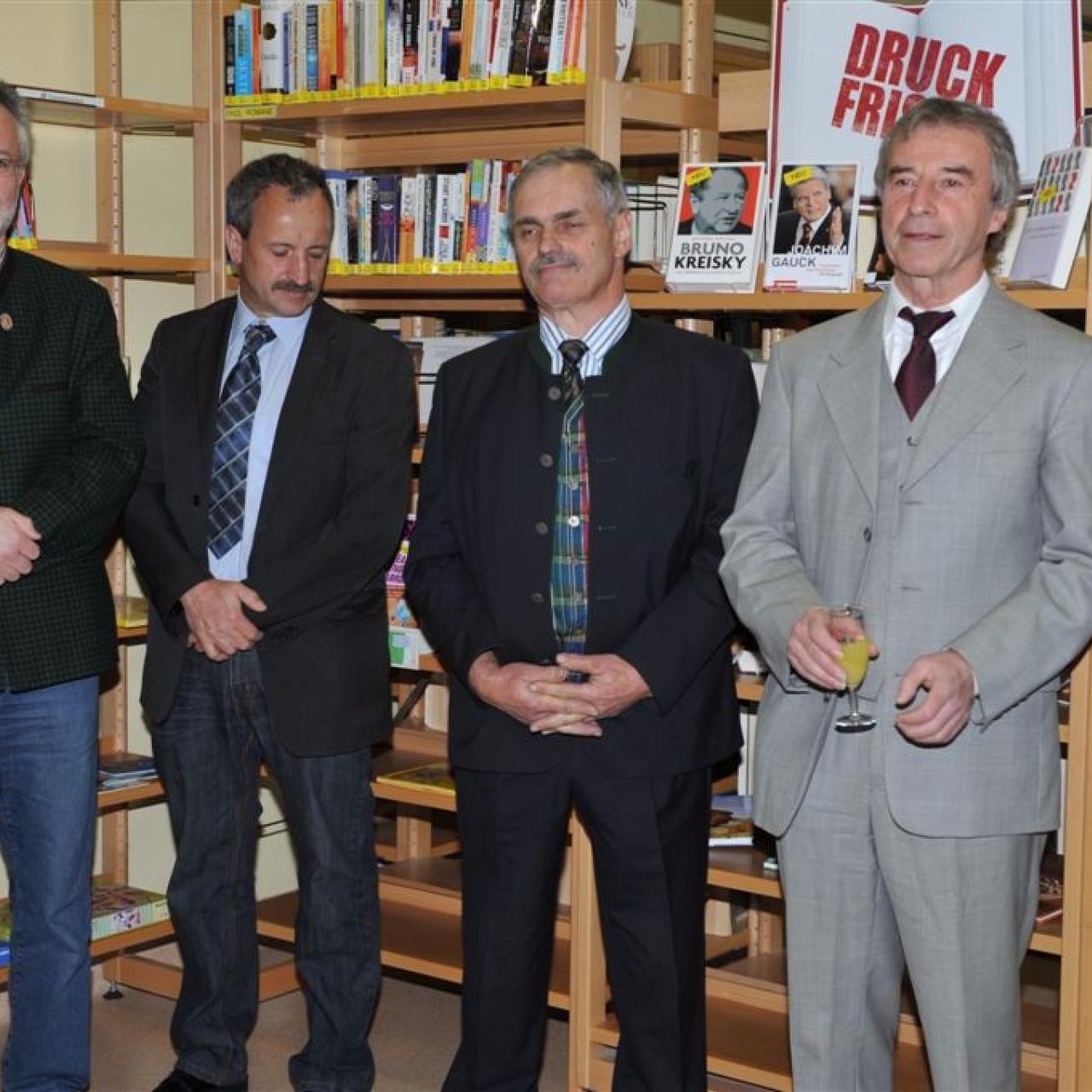 40 Jahre Bibliothek Kirchberg an der Pielach - 2012, Ehrengäste v.l.n.r.: GGR Gerhard Hackner, Vbgm Franz Singer, Bgm. ÖkRat Anton Gonaus, Pfarrer August Blazic